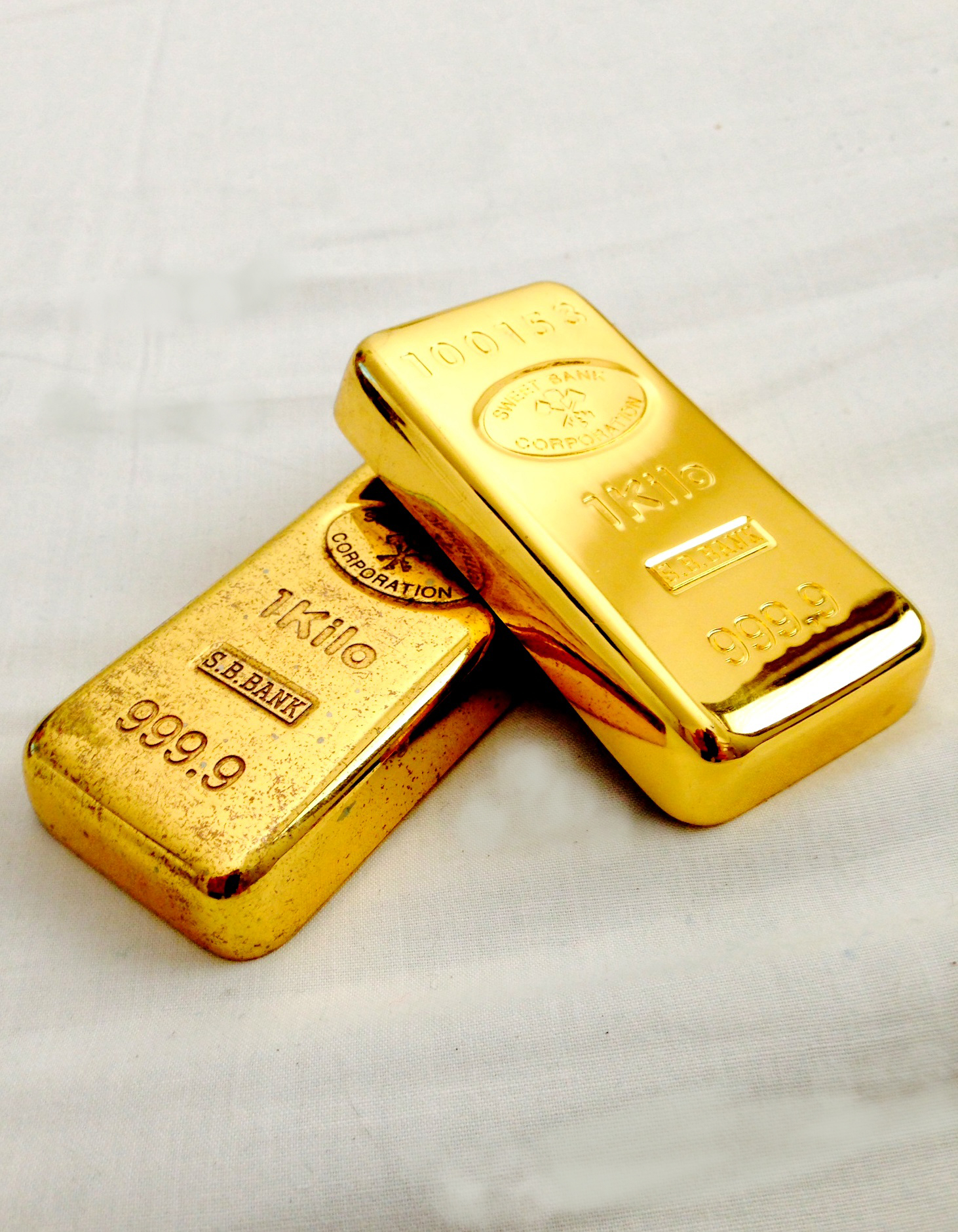 Vàng tiến sát 4.170 USD/ounce, bạc tăng hơn 3% khi trái phiếu Mỹ phục hồi